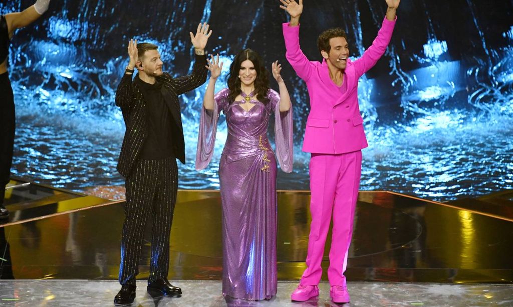 Cambios a todo color y looks 'superdiva': Laura Pausini es la mejor embajadora de la moda italiana