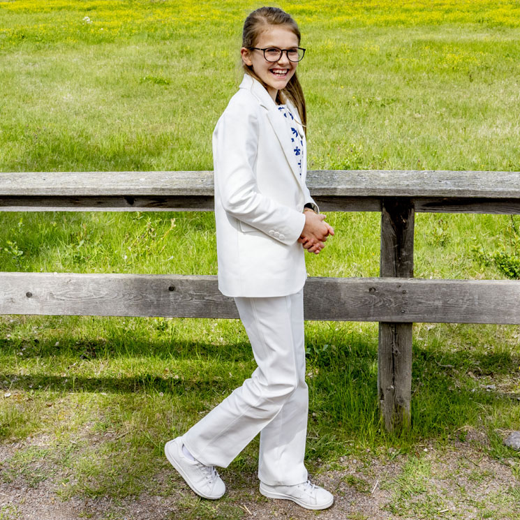 Estelle de Suecia y el fenómeno de las zapatillas blancas entre las jóvenes 'royals'