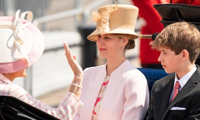 El sombrero con anécdota de Lady Louise Windsor, la nieta de 18 años de Isabel II
