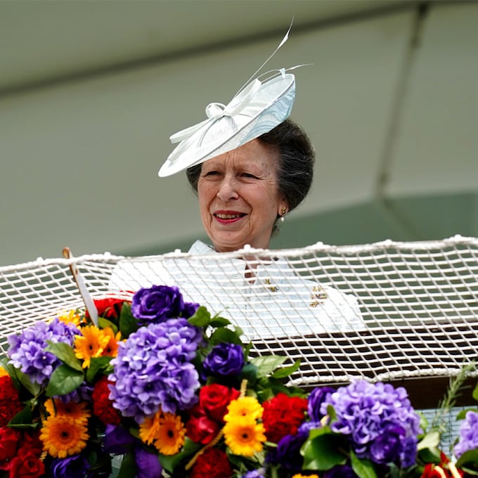 Los tocados más elegantes de las 'royals' británicas y otras asistentes al Derby de Epsom