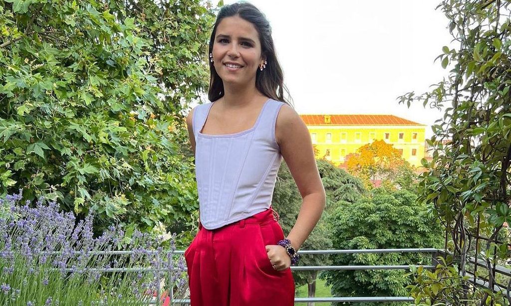 Cayetana Rivera, una invitada rompedora con top corsé y pantalón ancho