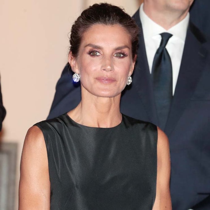 La Reina recupera su vestido 'New Look' con sello español en su cena con la OTAN