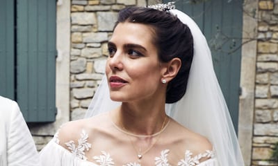 Del look nupcial a las invitadas, así fue la boda religiosa de Carlota Casiraghi hace tres años