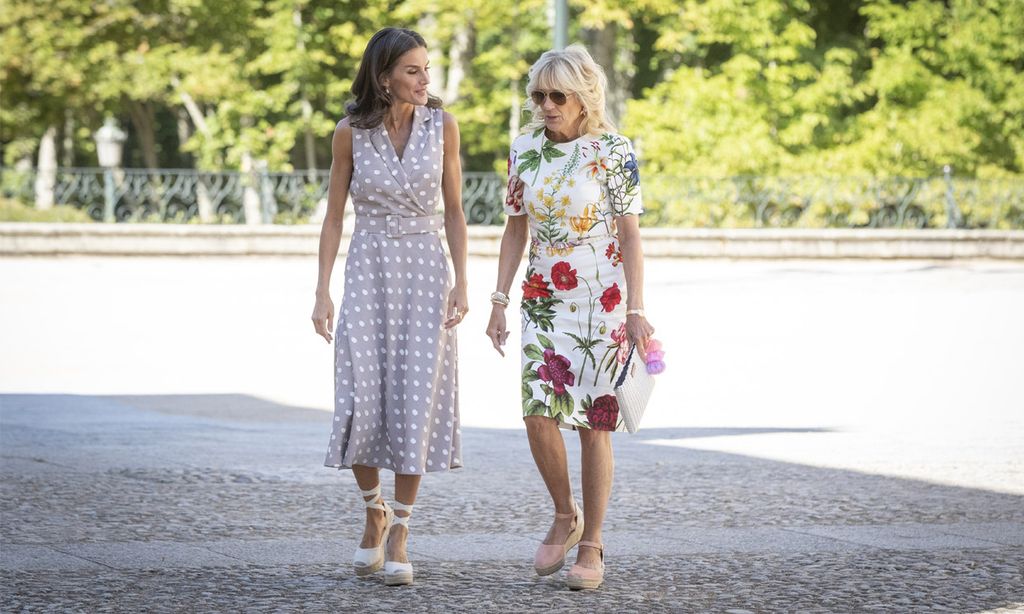 La reina Letizia comparte su pasión por las alpargatas con Jill Biden y otras primeras damas
