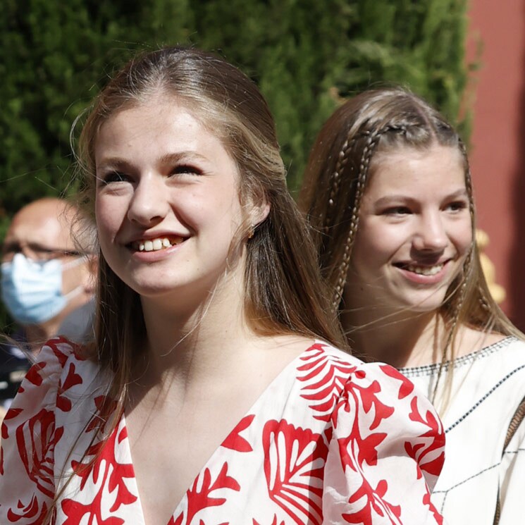 La princesa Leonor y su hermana Sofía aciertan con un diseño de Mango y minivestido 'made in Paris'