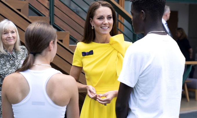 Kate Middleton con un vestido amarillo de 1.300 euros