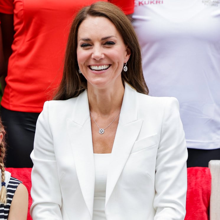 Kate Middleton se rinde al look más poderoso de 'royals' y primeras damas