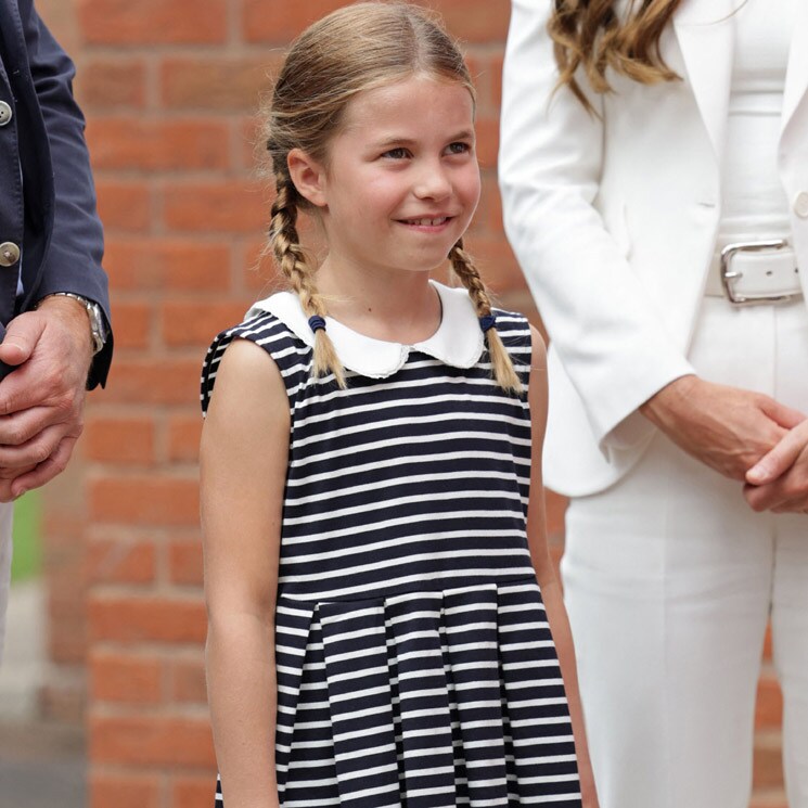 La princesa Charlotte sigue los pasos de su madre con su vestido marinero de 35 euros