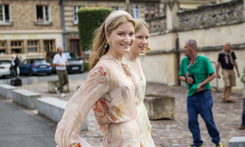 Elisabeth y Éléonore de Bélgica, dos invitadas a juego con vestidos de flores y volantes