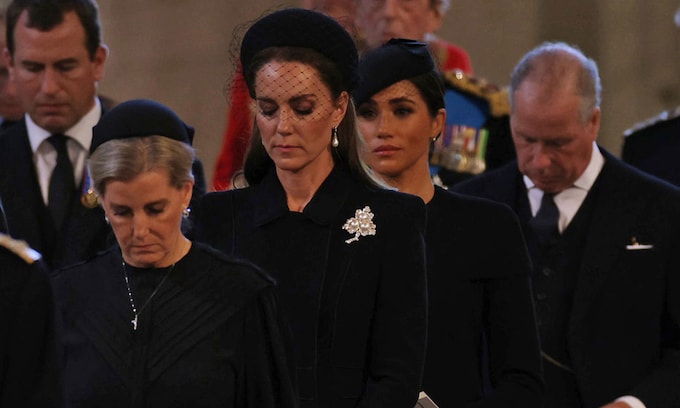 Kate Middleton luce un broche de Isabel II que la Reina solo llevó una vez