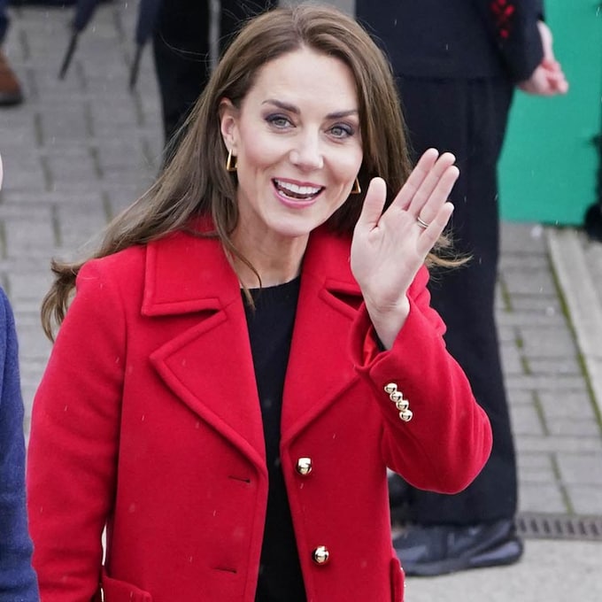 El emotivo mensaje que esconde el nuevo abrigo rojo de Kate