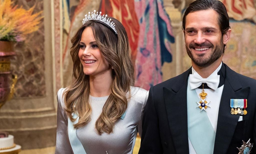 Sofia de Suecia, fabulosa con un conjunto de estilo nupcial y la tiara de su boda