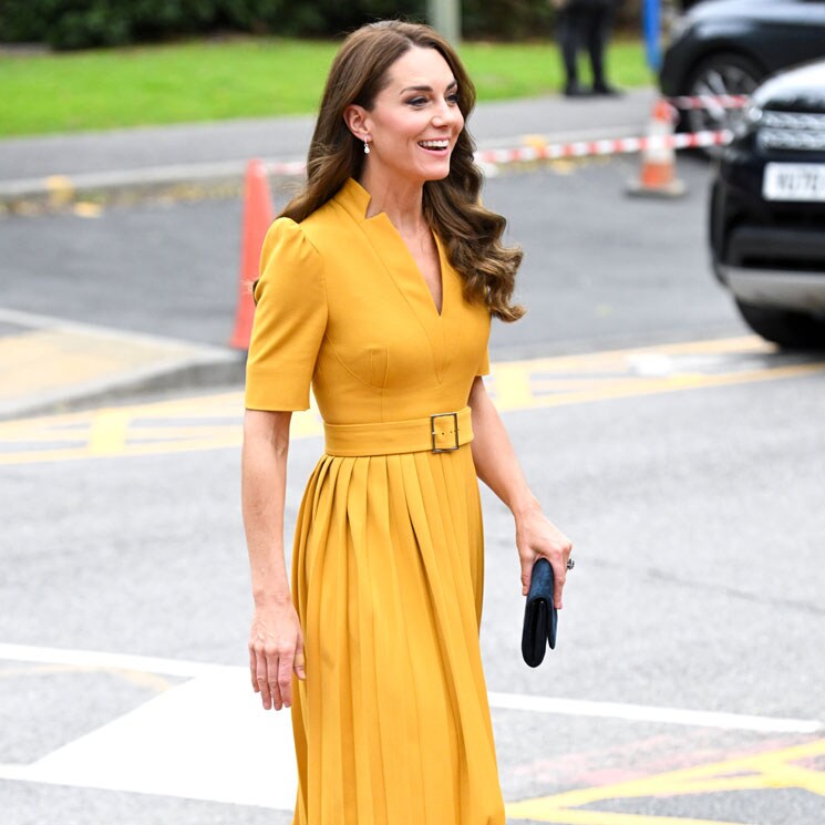 Kate recupera el color con un vestido amarillo de escote 'reina Ana'