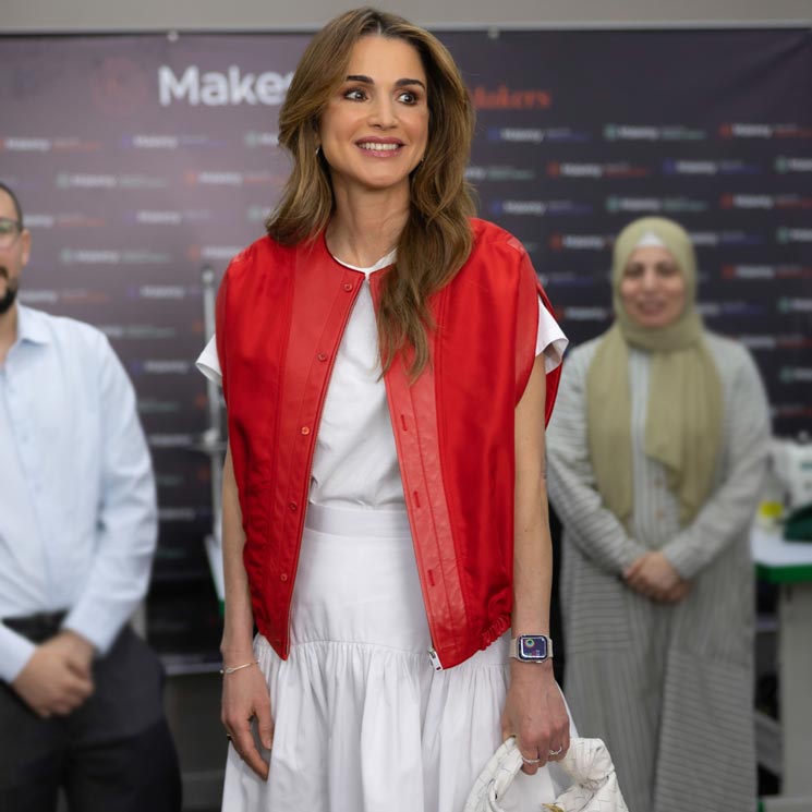 Rania de Jordania estrena la falda bordada que gustaría a Ana Boyer