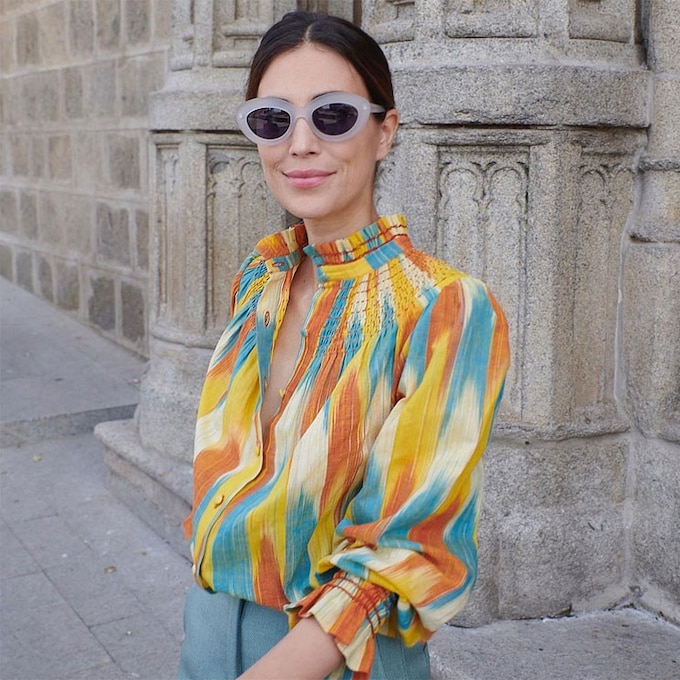 Sassa de Osma y sus blusas españolas con estampados bonitos para pasear por la ciudad