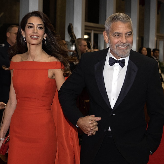 George Clooney se convierte en el mejor 'estilista' de su mujer sobre la alfombra roja