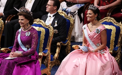 El despliegue de looks de Alta Costura de las princesas Victoria y Sofia de Suecia en los Premios Nobel