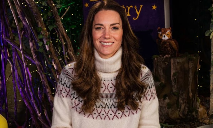 Kate Middleton luce un gustoso jersey navideño