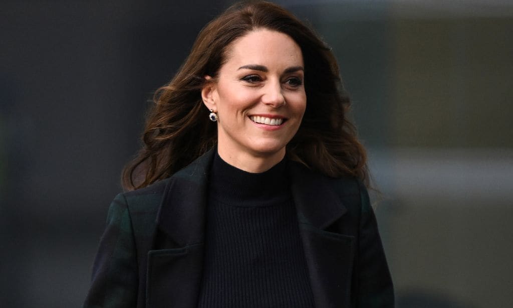 Kate Middleton con abrigo de cuadros