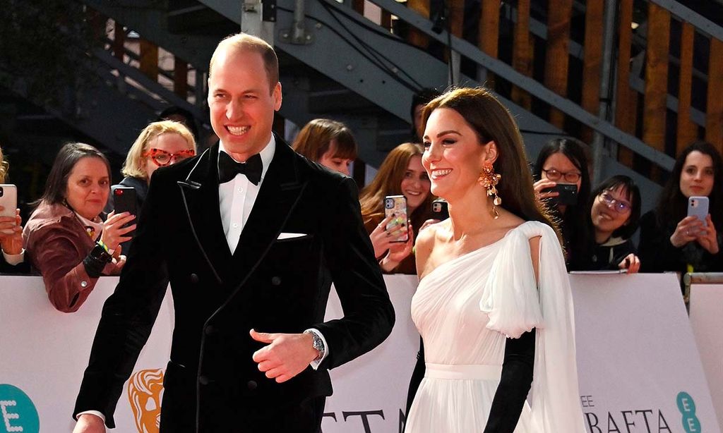 Kate Middleton regresa a los BAFTA con un vestido de inspiración nupcial y pendientes de Zara