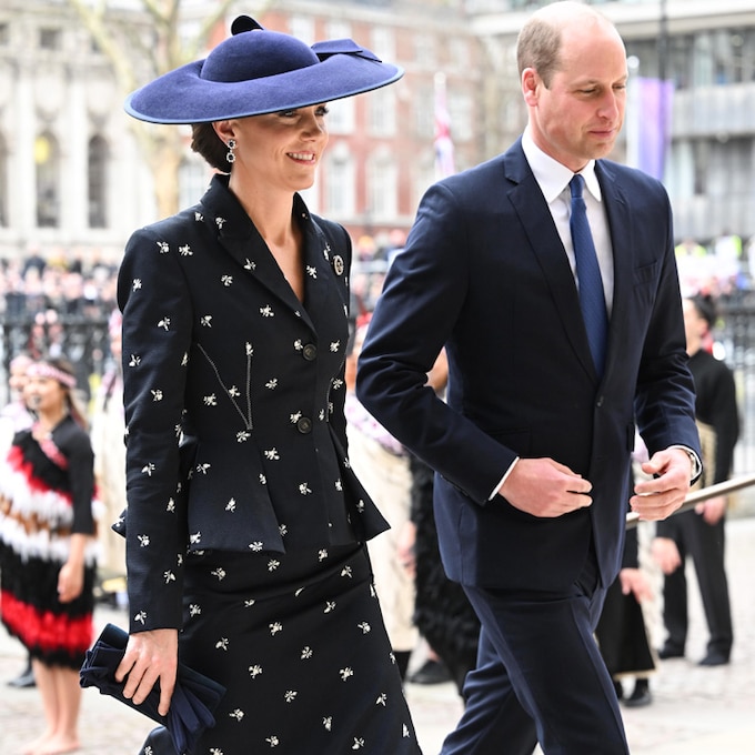 La princesa de Gales estrena un traje victoriano y recupera un broche histórico de la Familia Real