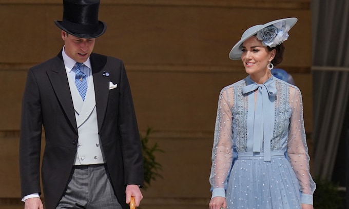 Kate Middleton y el príncipe de Gales en la fiesta del jardín del palacio de Buckingham