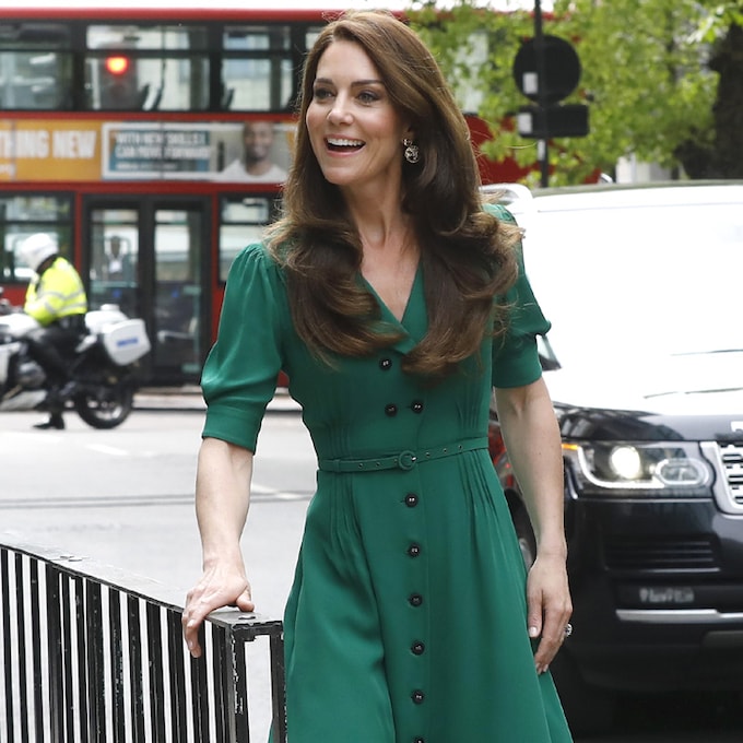 La princesa de Gales se compra en verde su vestido 'Wiggle' y estrena pendientes de 15 euros