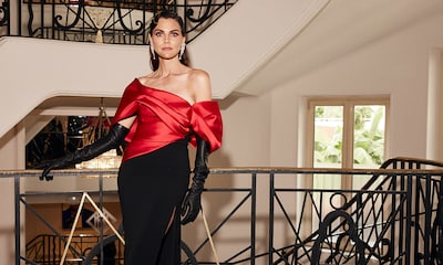 Amaia Salamanca lleva a Cannes el glamour del Hollywood dorado con un imponente look de Pronovias