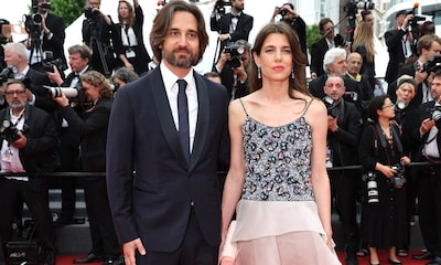 Carlota Casiraghi, junto a su marido, brilla en el Festival de Cannes con un vestido de lentejuelas