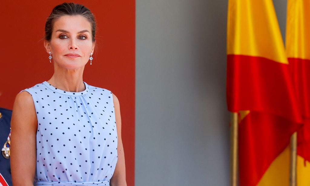 Recordamos los diferentes looks de la reina Letizia en el Día de las Fuerzas Armadas