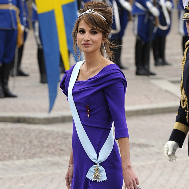 Los 18 looks de gala más impresionantes de Rania de Jordania desde su boda hace hasta hoy