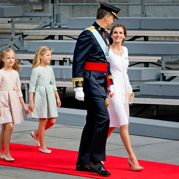 El fabuloso primer look de la reina Letizia, una histórica elección que nos impactó hace 9 años
