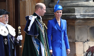 La princesa de Gales, radiante de azul eléctrico con perlas heredadas de Diana e Isabel II