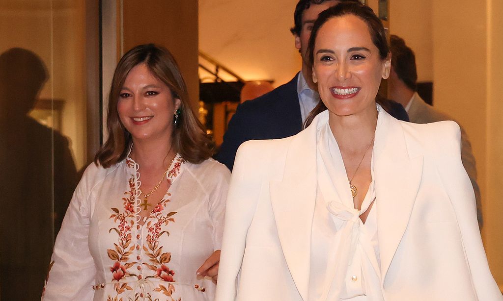 El look elegante y bohemio de Chábeli Iglesias con un vestido de flores y mangas 'puffy'