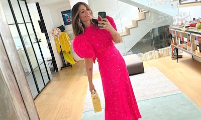 Nuria Roca se convierte en invitada viral con el vestido fucsia que lució en la boda de Tamara Falcó