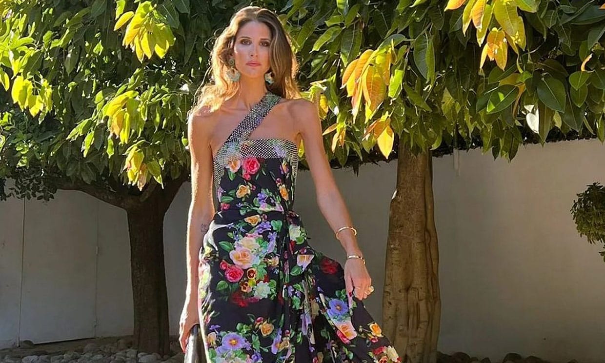 Inés Domecq, inspiradora con su vestido floral que anuncia que 'algo muy especial está por llegar'