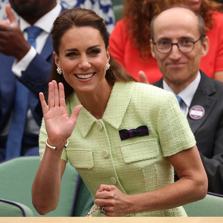 La princesa de Gales acierta con un nuevo vestido cítrico de 600 euros y sus pendientes 'coliflor'