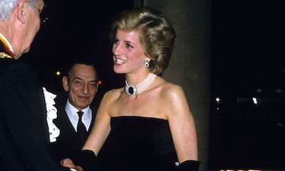 ¿Pagarías miles de euros por un vestido original de Diana de Gales? Estos son los looks que se pondrán a la venta