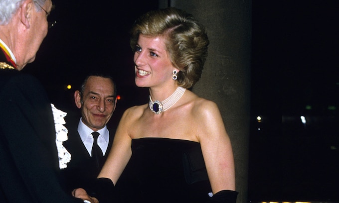 Se subastan por miles de euros los vestidos de gala más espectaculares de la princesa Diana