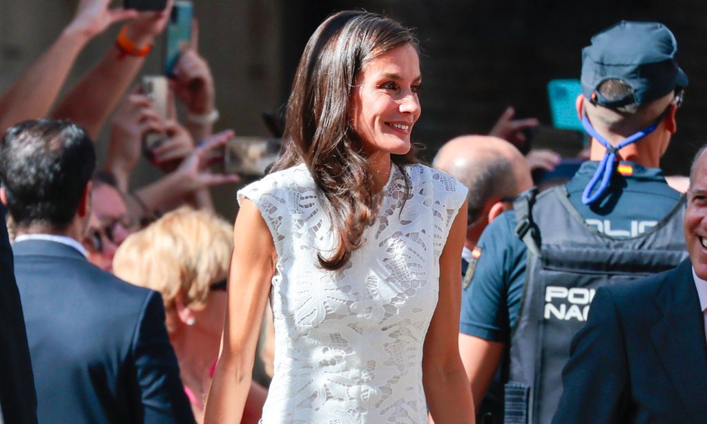 La reina Letizia recupera el vestido semitransparente con sello español que causó sensación