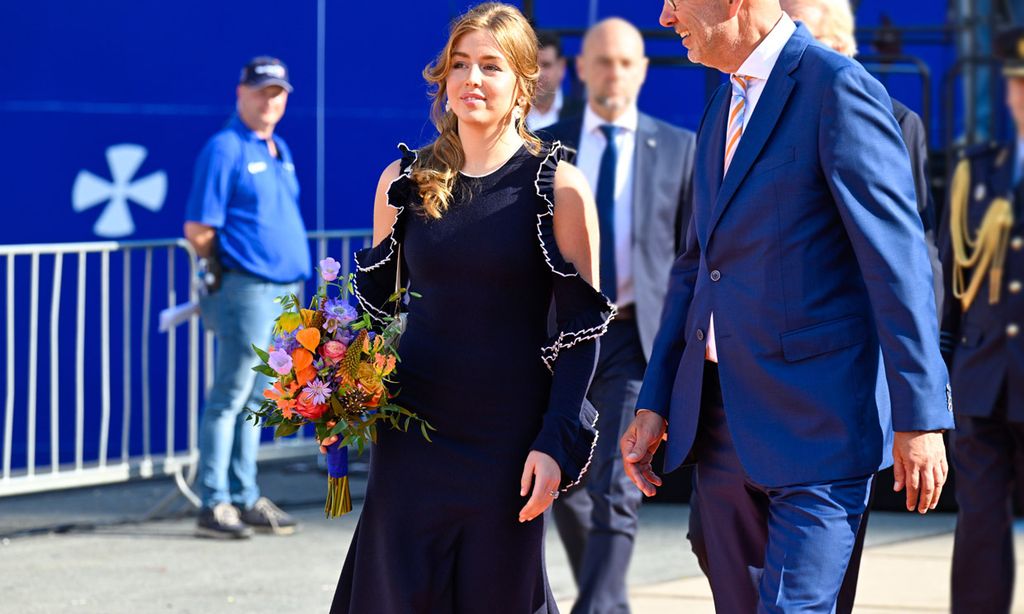 Alexia de Países Bajos rescata un vestido marinero de su madre y pendientes españoles para su debut en solitario