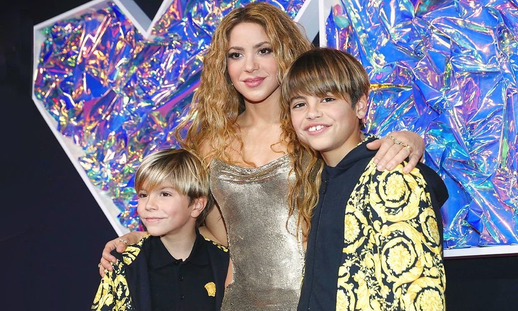 Al detalle: los originales looks de Shakira y sus hijos en su gran noche