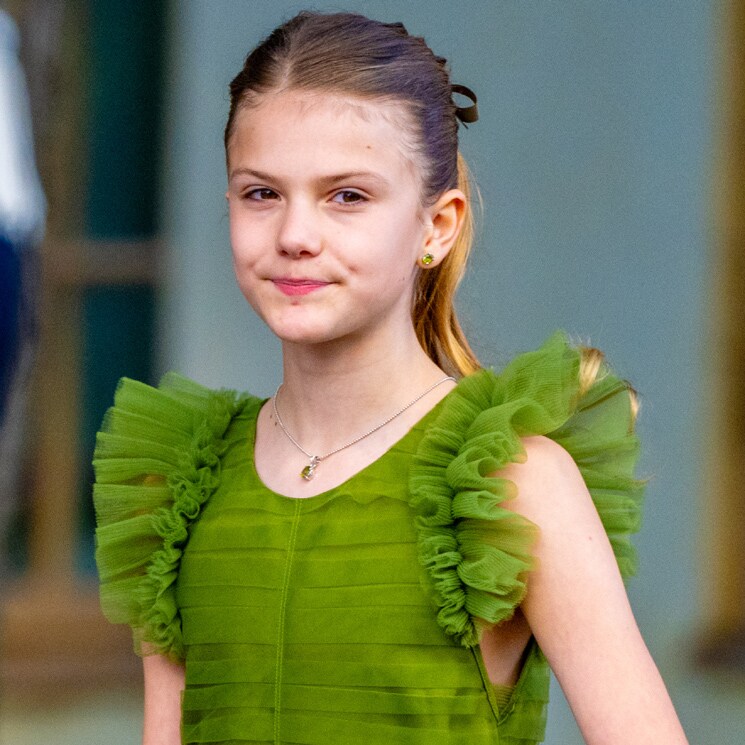 Estelle de Suecia impacta a sus 11 años con un vestido de gala de su madre, la princesa Victoria 