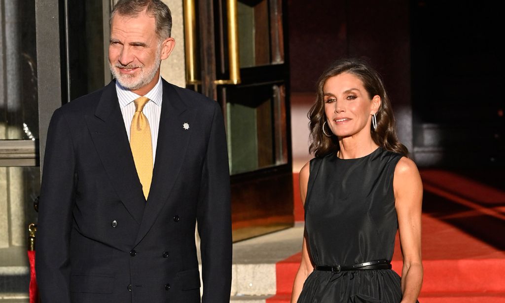 La reina Letizia rescata el vestido 'New Look' de origen español que maravilló a la prensa internacional