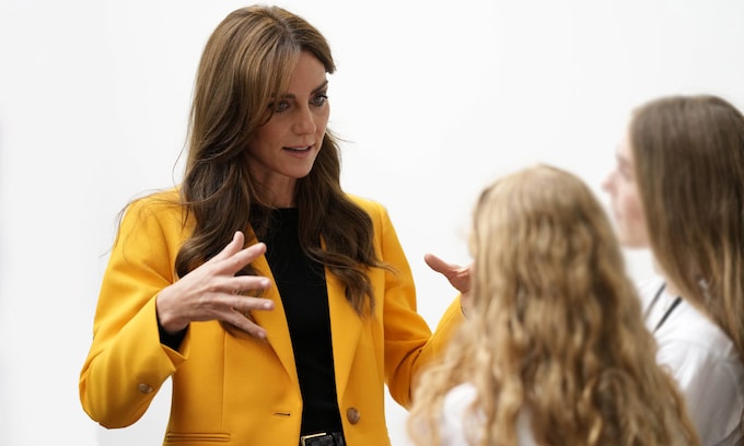 Kate Middleton chaqueta amarilla Birmingham