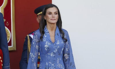 La reina Letizia estrena un vestido español de tejido reciclado para celebrar la Fiesta Nacional 2023