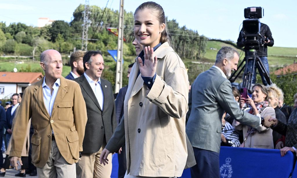 La princesa Leonor se apunta al 'lujo silencioso' con sus básicos de otoño y pendientes de diamantes