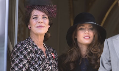 Los 20 looks más espectaculares de Carlota Casiraghi y Carolina de Mónaco en el Día Nacional del Principado