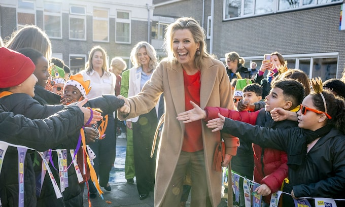 Máxima de Holanda desvela un truco de estilo infalible en su cita con la educación infantil