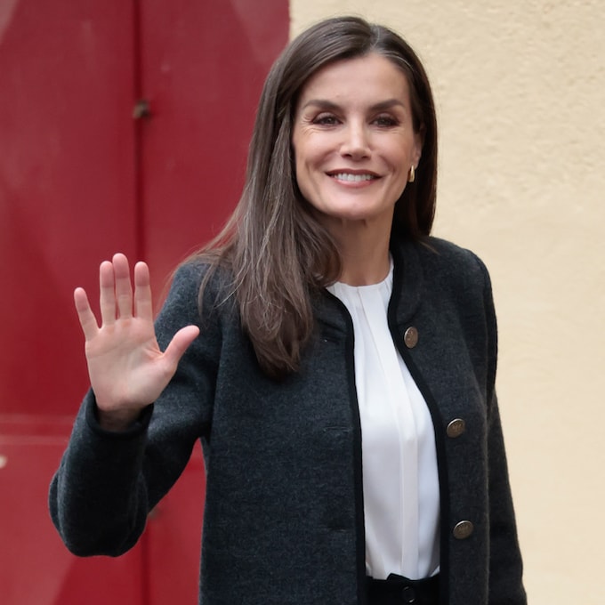 La reina Letizia estrena una estilosa chaqueta: austriaca parece, 'made in Spain' es